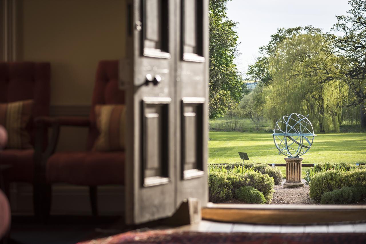Hinxton Hall Hotel And Conference Centre Buitenkant foto